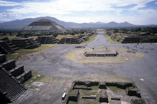 4475 hr RTW 8 Nov 1990 - Teotihuacan, Mexico