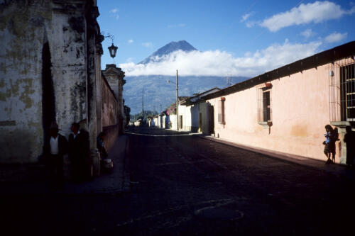 4546 hr RTW 19-23 Nov 1990 - Antigua, Guatemala