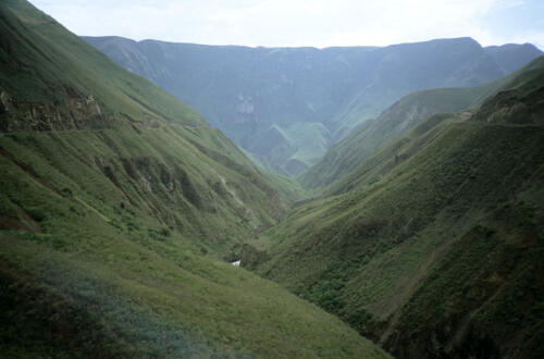 4589 hr RTW 7-8 Dec 1990 to Ipiales and Sanct. Las Lajas - Colombia