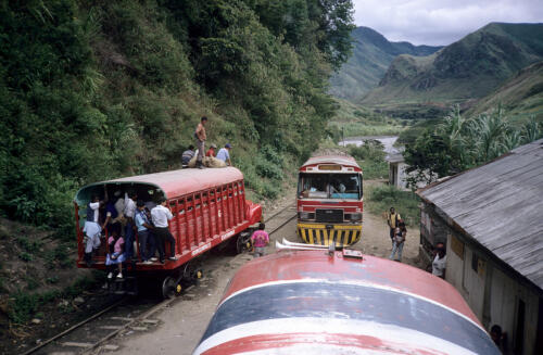 4622 hr RTW 12-13 Dec 1990 Train Ibarra - San Lorezo Ecuador