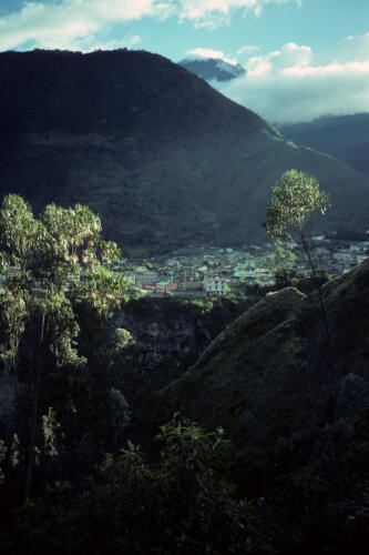 4629 hr RTW 19-25 Dec 1990 Baños  Tungurahua Ecuador