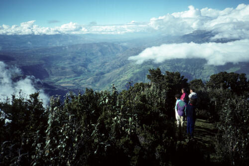 4633 hr RTW 19-25 Dec 1990 Baños  Tungurahua Ecuador