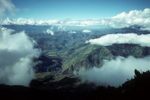 4634 hr RTW 19-25 Dec 1990 Baños  Tungurahua Ecuador