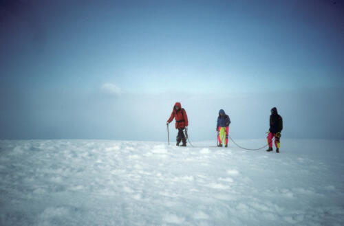 4644 hr RTW 19-25 Dec 1990 Baños  Tungurahua Ecuador