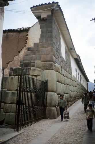 4695 hr RTW 2-3 Jan 1991 Cusco Peru