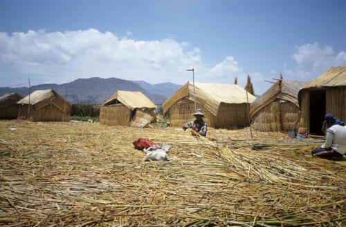 4706 hr RTW 4-5 Jan 1991 Puno and the Uros Islands Peru
