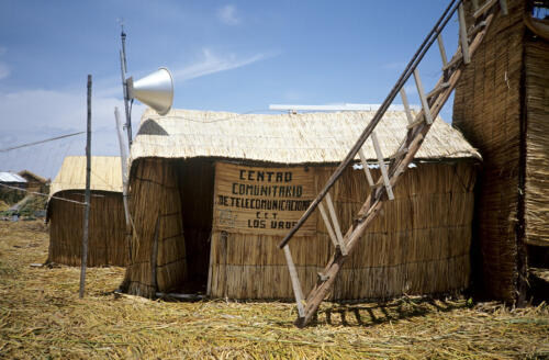 4712 hr RTW 4-5 Jan 1991 Puno and the Uros Islands Peru