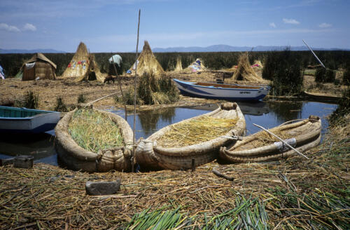 4716 hr RTW 4-5 Jan 1991 Puno and the Uros Islands Peru
