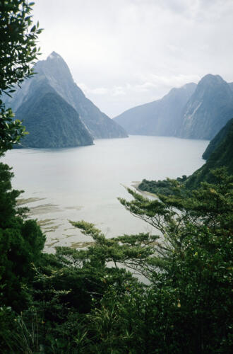 5114 hr RTW 13-14 Mar 1991 Milford Sound NZ