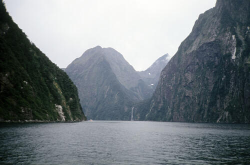 5115 hr RTW 13-14 Mar 1991 Milford Sound NZ