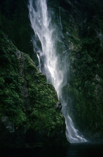 5117 hr RTW 13-14 Mar 1991 Milford Sound NZ