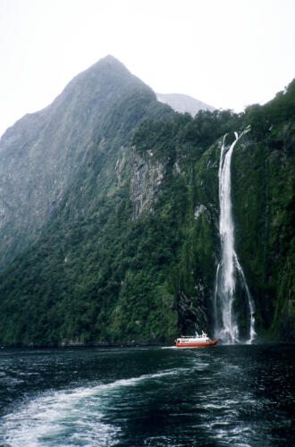 5119 hr RTW 13-14 Mar 1991 Milford Sound NZ
