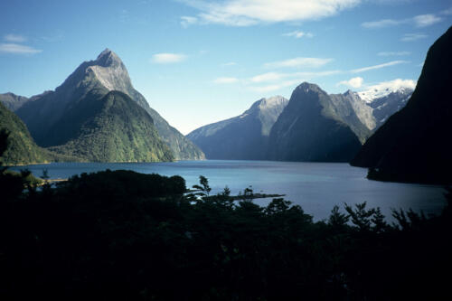 5125 hr RTW 13-14 Mar 1991 Milford Sound NZ