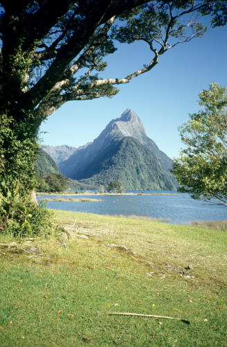 5130 hr RTW 13-14 Mar 1991 Milford Sound NZ