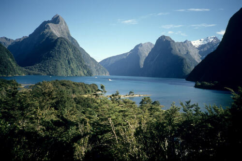 5133 hr RTW 13-14 Mar 1991 Milford Sound NZ