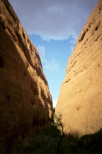 5222 hr RTW 11-12 Apr 1991 Ayers Rock (Uluru) Australia