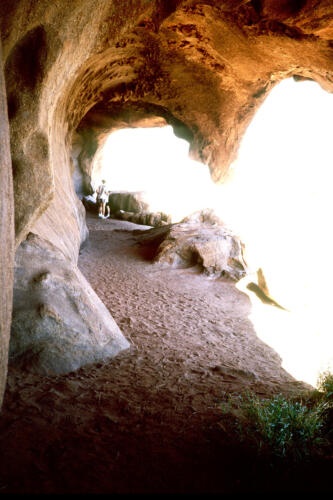 5237 hr RTW 11-12 Apr 1991 Ayers Rock (Uluru) Australia
