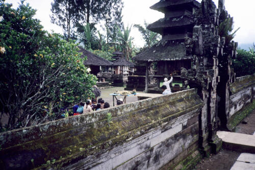 5271 hr RTW 20-24 Apr 1991 Bali Indonesia