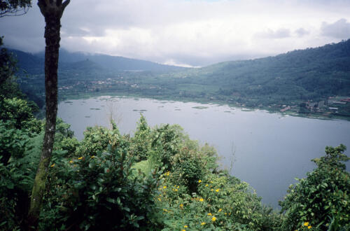 5277 hr RTW 20-24 Apr 1991 Bali Indonesia