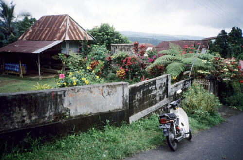5279 hr RTW 20-24 Apr 1991 Bali Indonesia