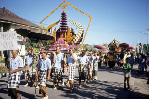 5351 hr RTW 8-10 May 1991 Bali Indonesia