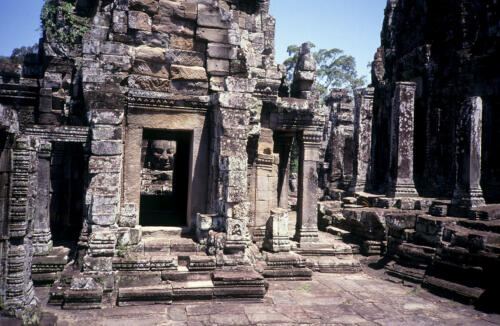 5483 hr RTW 15-18 Jun 1991 Siem Riap  Angkor Cambodia