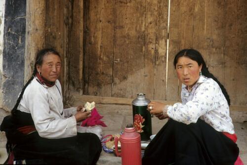 5670 hr RTW 22-29 Jul 1991 Xiahe, Gansu, China