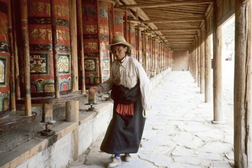 5677 hr RTW 22-29 Jul 1991 Xiahe, Gansu, China