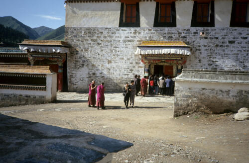 5729 hr RTW 22-29 Jul 1991 Xiahe, Gansu, China