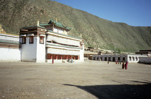 5734 hr RTW 22-29 Jul 1991 Xiahe Gansu China