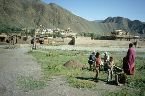5740 hr RTW 22-29 Jul 1991 Xiahe Gansu China