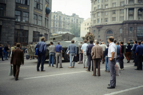 5843 hr RTW 20 Aug 1991 Replacing the tank after demo, Moscow USSR